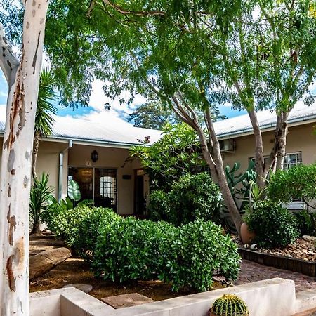 Londiningi Guesthouse Windhoek Bagian luar foto