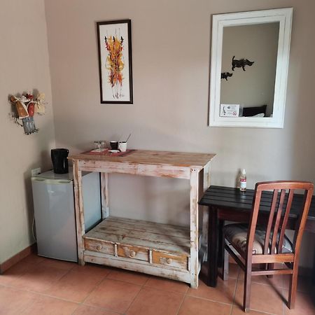Londiningi Guesthouse Windhoek Bagian luar foto
