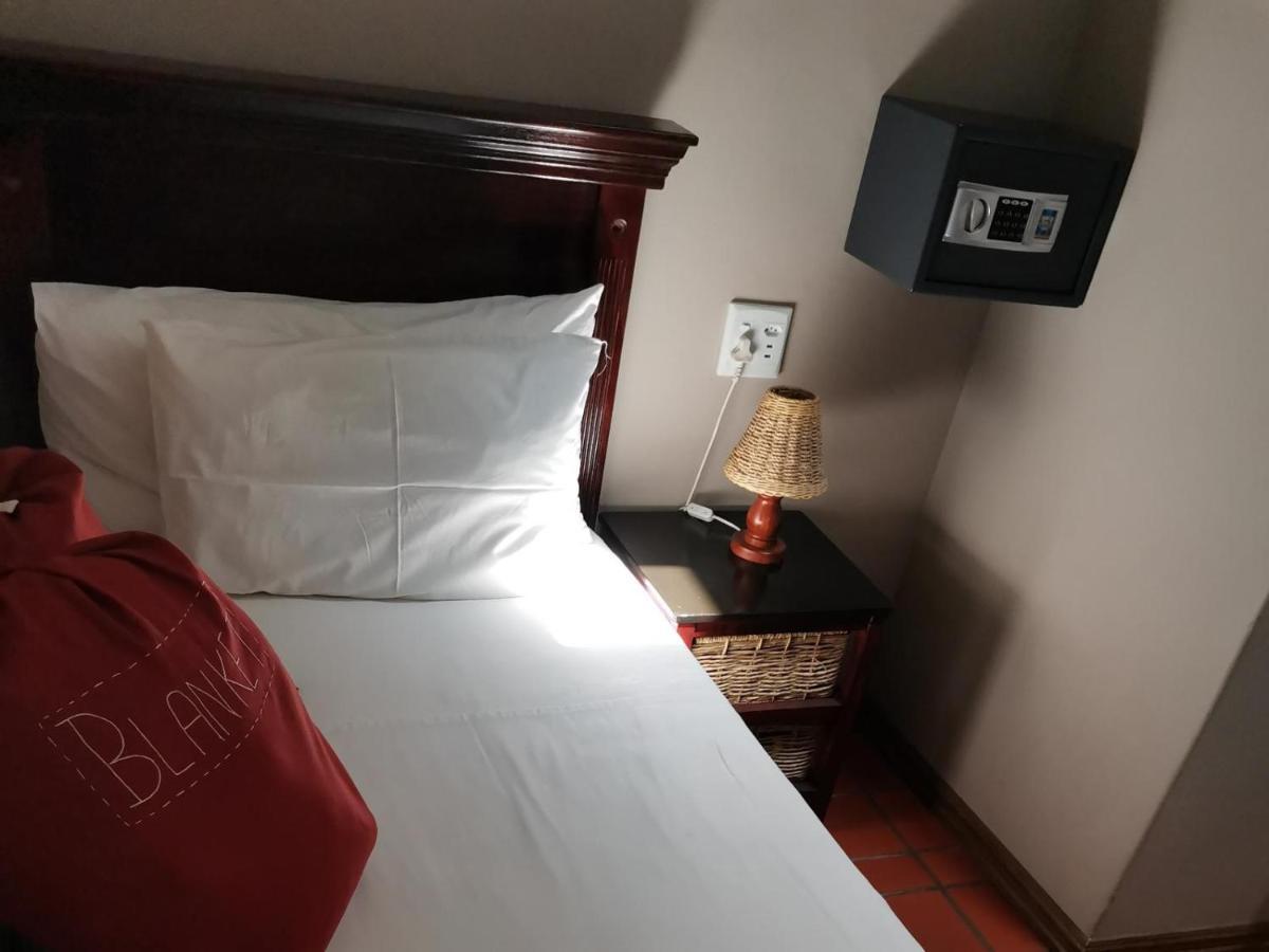 Londiningi Guesthouse Windhoek Bagian luar foto