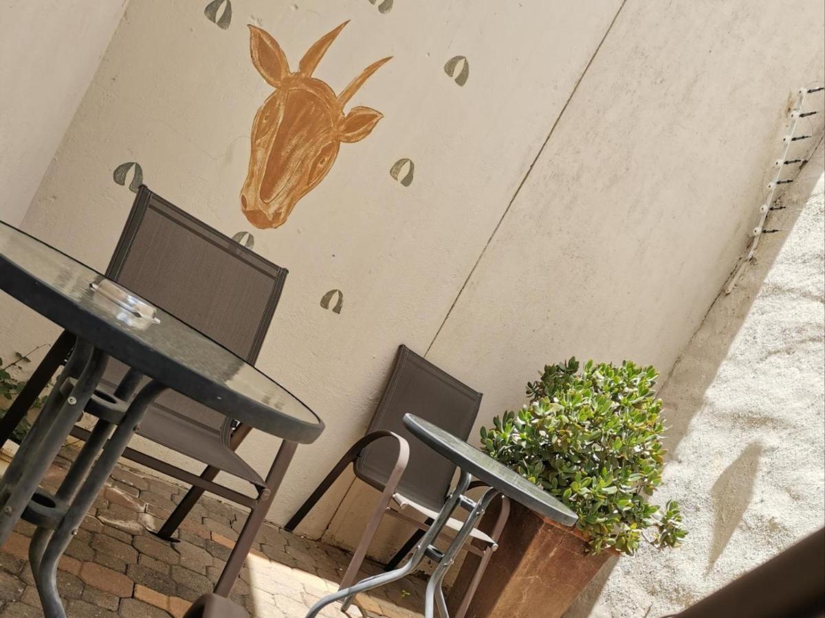 Londiningi Guesthouse Windhoek Bagian luar foto