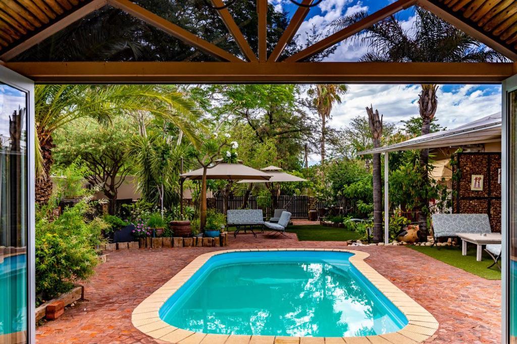 Londiningi Guesthouse Windhoek Bagian luar foto