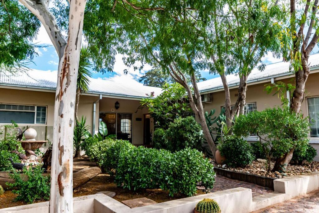Londiningi Guesthouse Windhoek Bagian luar foto